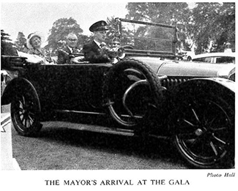 1966 Grand Gala Mayor's Arrival